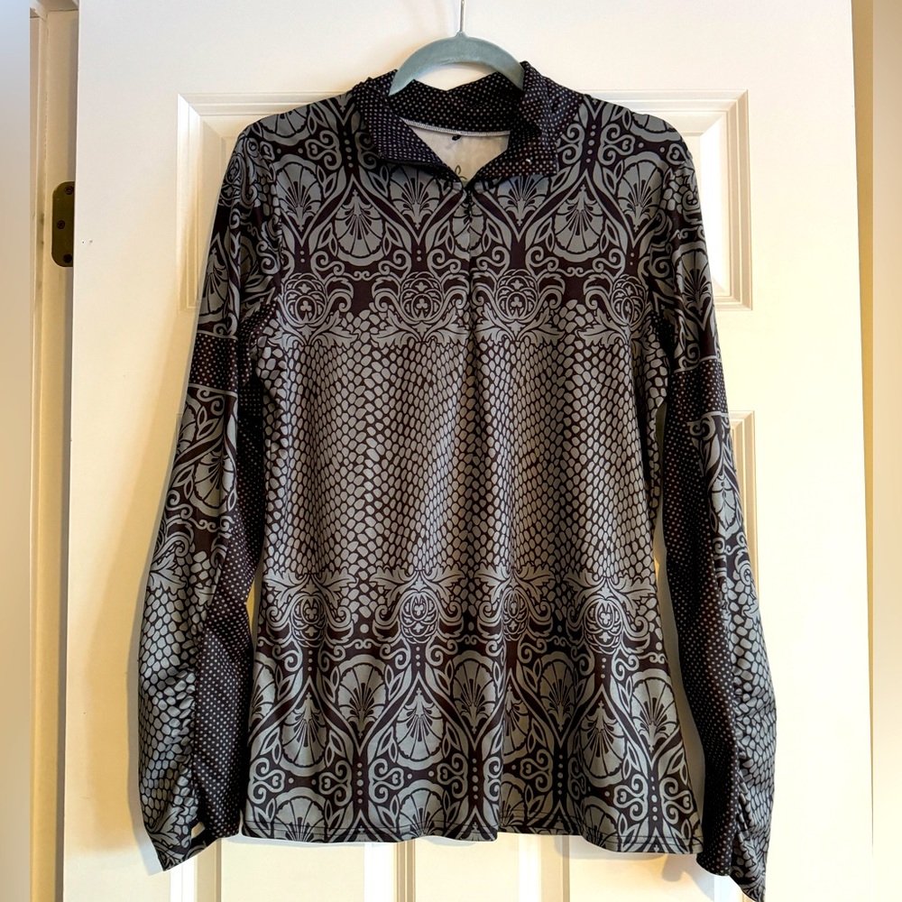 1/4 zip Prana top. Size L. Black and gray